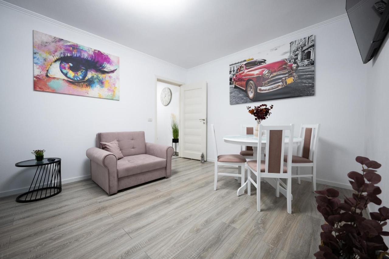 L&R Boutique Apartment Otelu Rosu Exterior photo