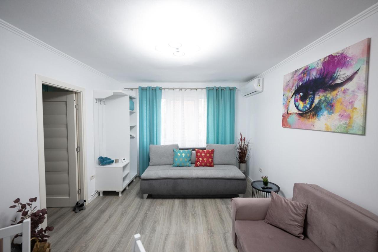 L&R Boutique Apartment Otelu Rosu Exterior photo