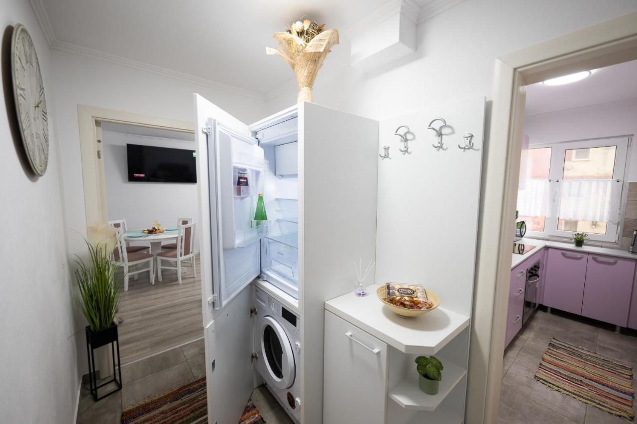 L&R Boutique Apartment Otelu Rosu Exterior photo